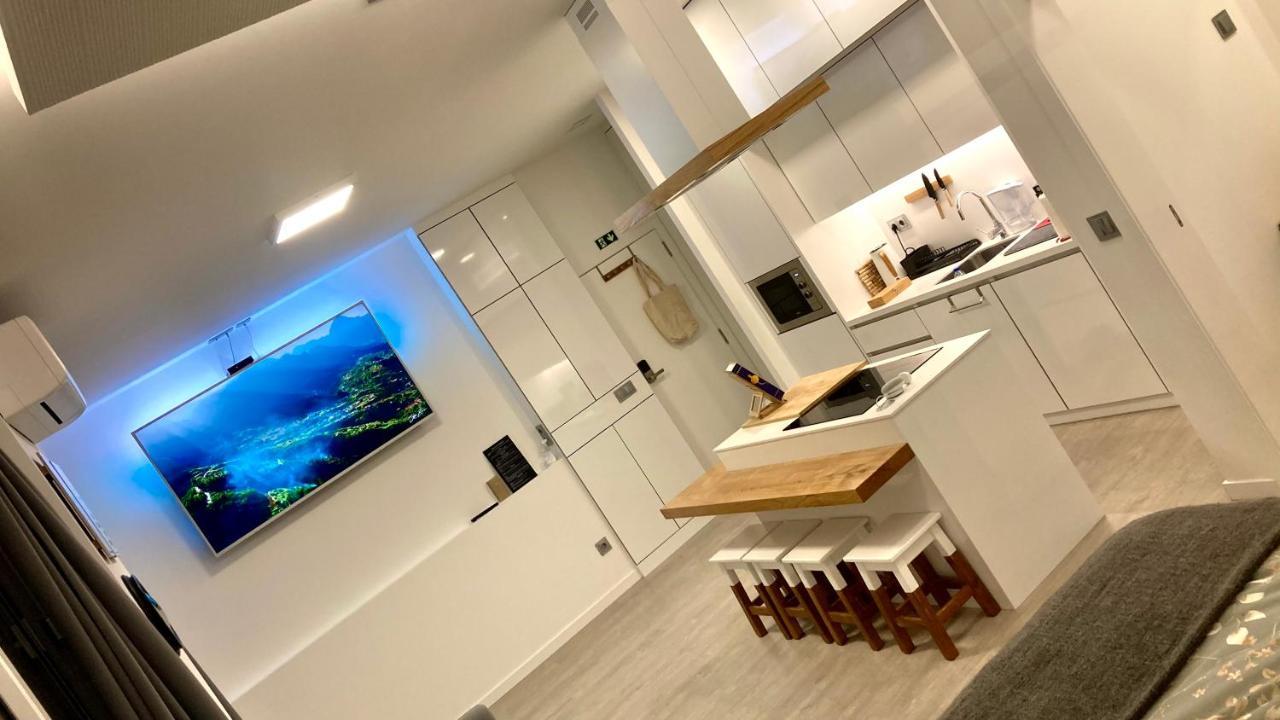 Cristalia,Roof Terrace In City Center, Garage, Netflix 75Inch Tv フンシャル エクステリア 写真